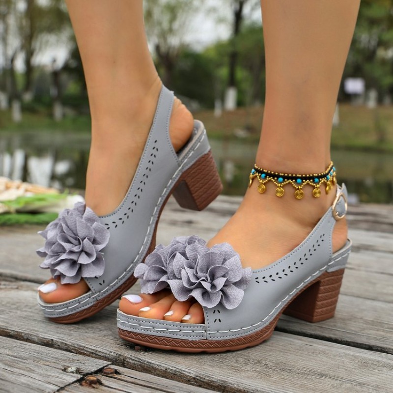 Vintage And Modern Fashion - Vintage Çiçek Desenli Peep Toe Sandaletler