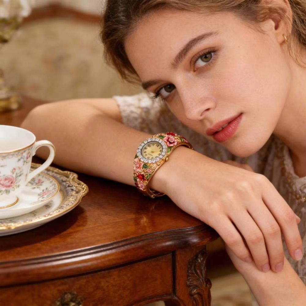 Vintage Fashion Week - Çiçeklerle Zenginleştirilmiş Vintage Saat Yapay Elmas
